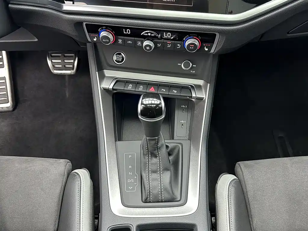 Audi Q3 2023 — фото 15