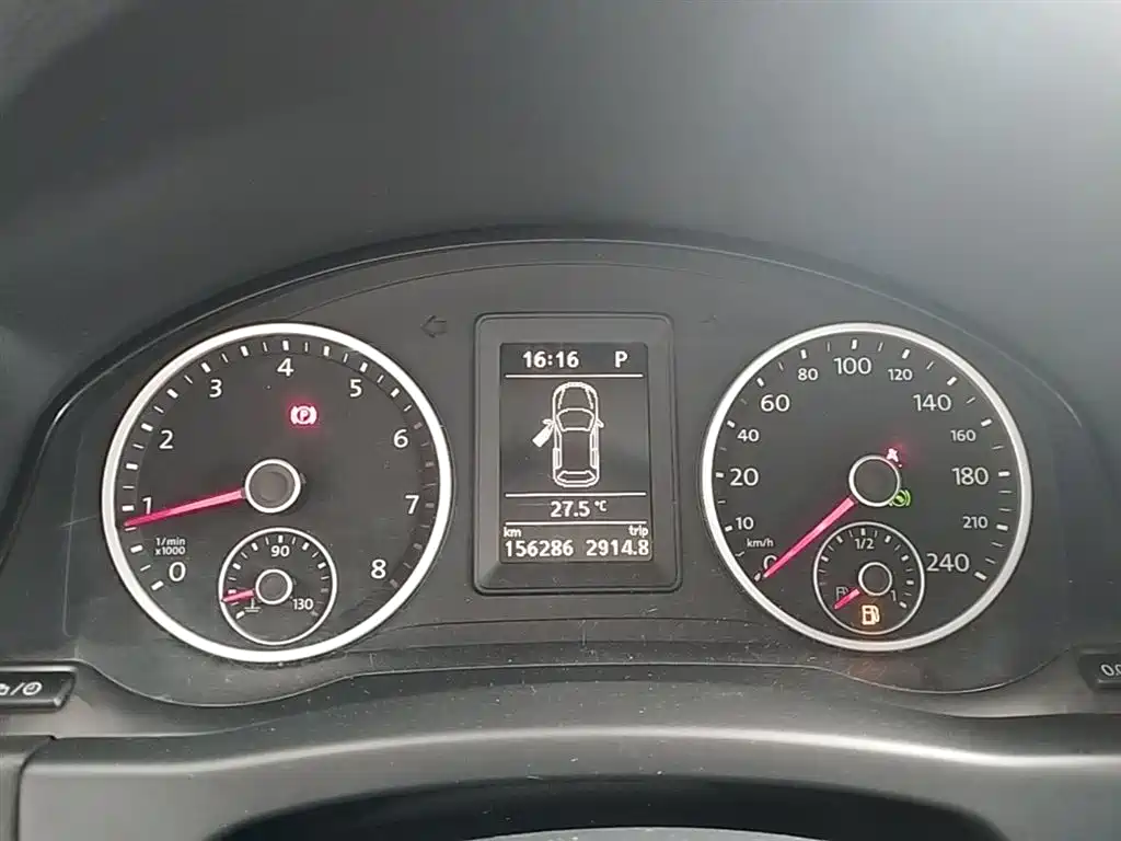 Volkswagen Tiguan 2015 — фото 12