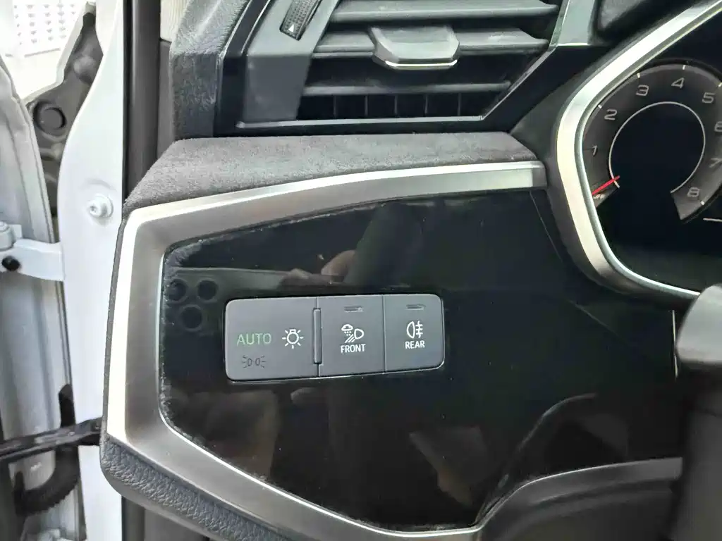 Audi Q3 2023 — фото 10