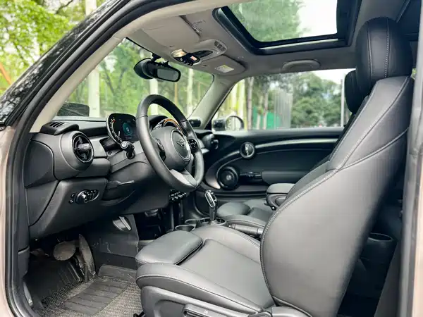 MINI MINI 2023