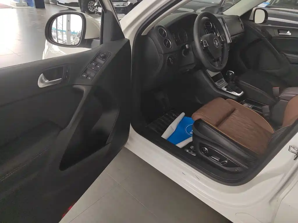 Volkswagen Tiguan 2019 — фото 12