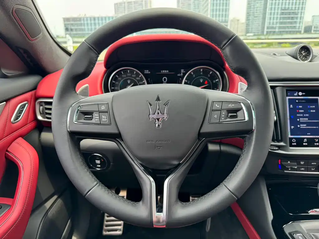 Maserati Levante 2023 — фото 7