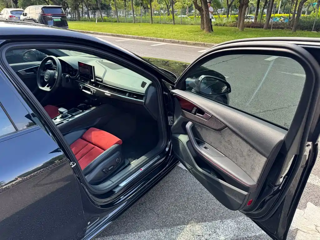 Audi A4L 2023 — фото 27