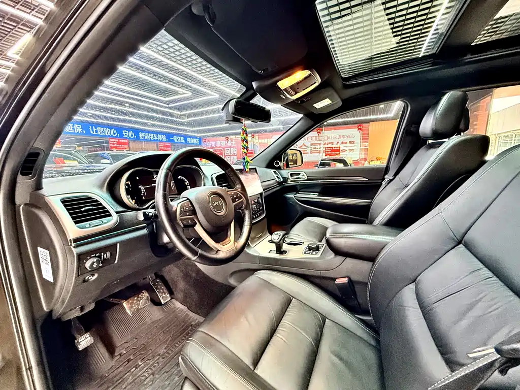Jeep Grand Cherokee 2014 — фото 9