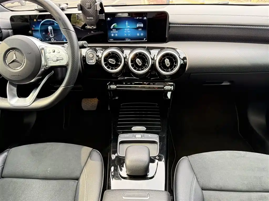 Mercedes-Benz A-Class 2020 — фото 13