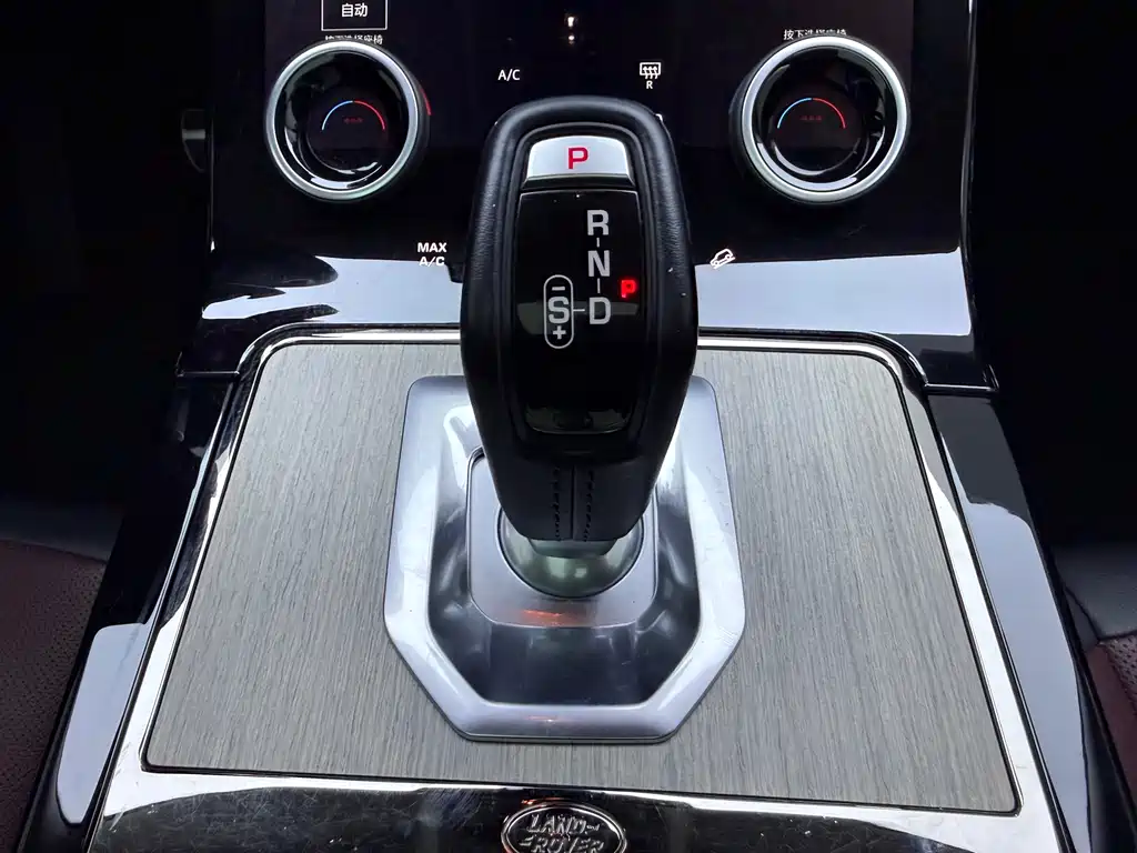 Land Rover Evoque 2023 — фото 11