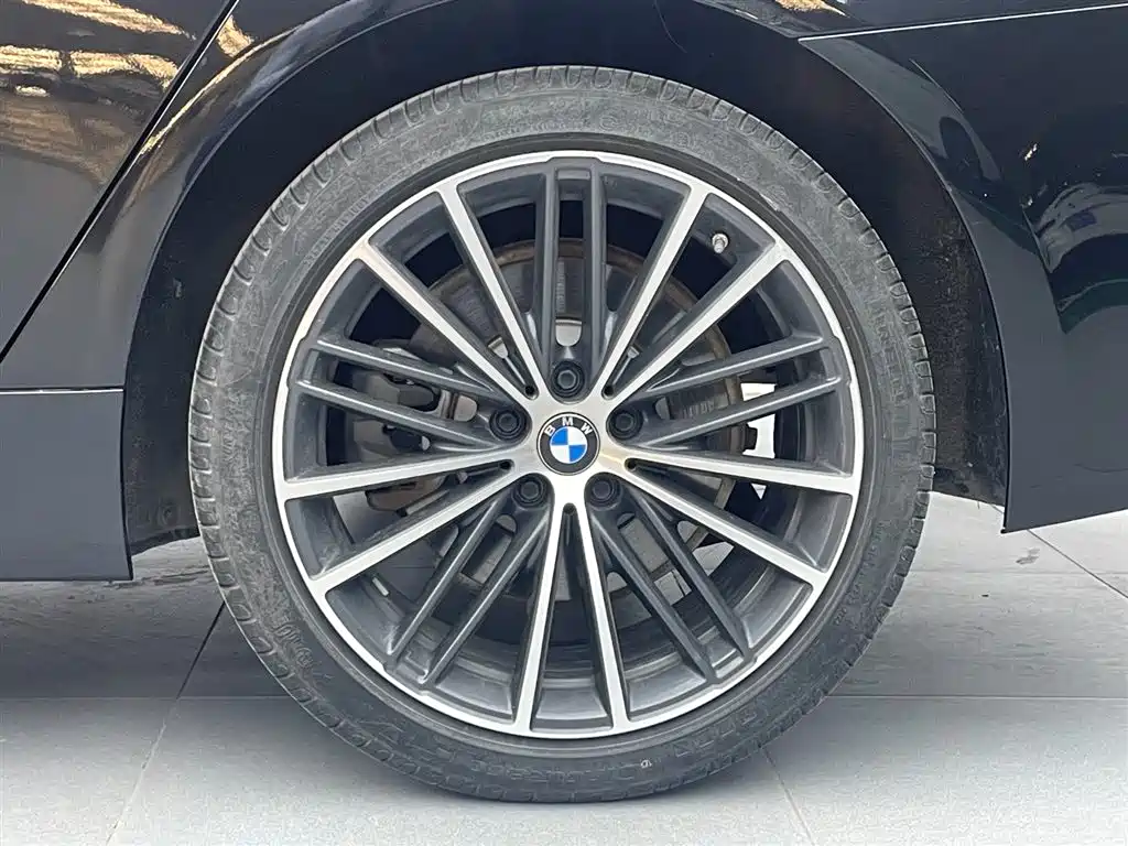 BMW 5 Series 2023 — фото 18