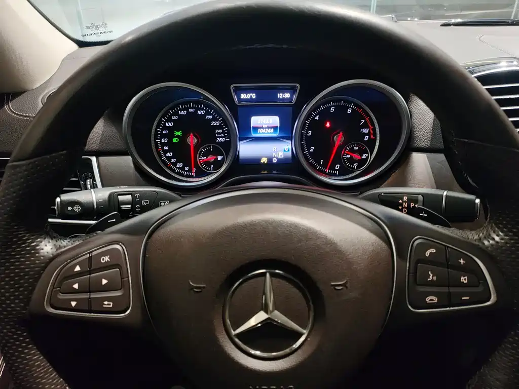 Mercedes-Benz GLE 2017 — фото 15