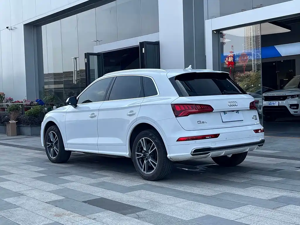 Audi Q5L 2019 — фото 24