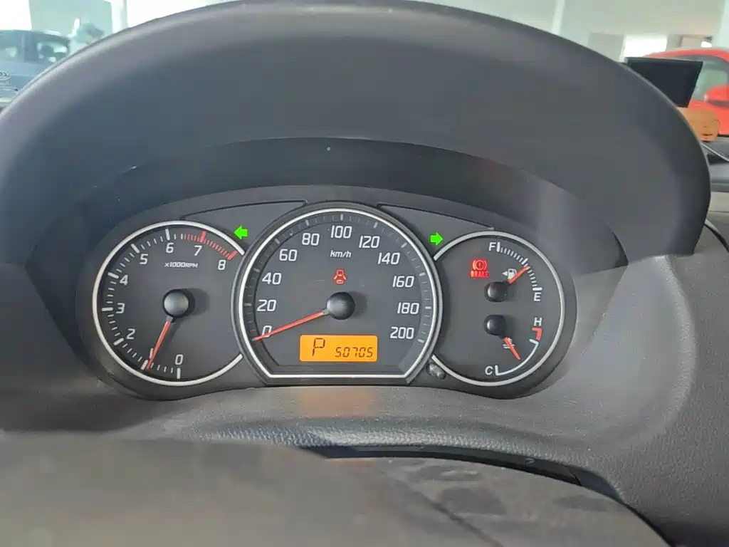Suzuki Swift 2015 — фото 12