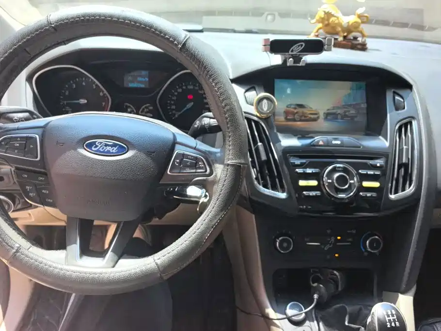 Ford Focus 2016 — фото 11