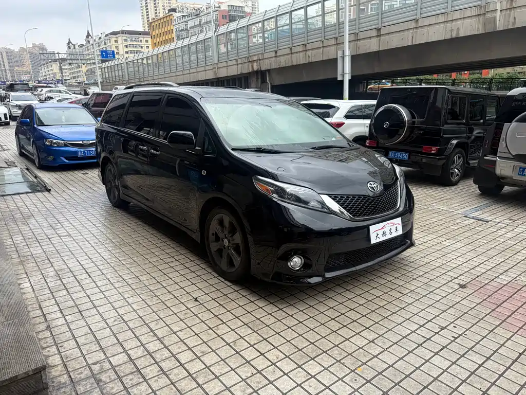 Toyota Sienna 2016