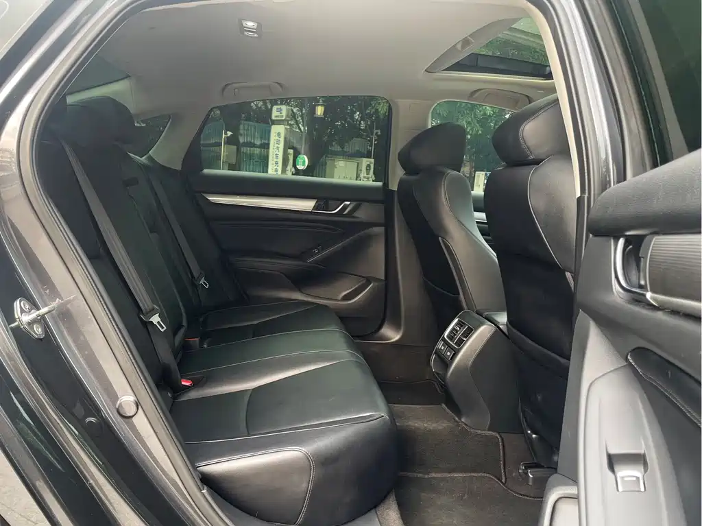 Honda Accord 2023 — фото 18