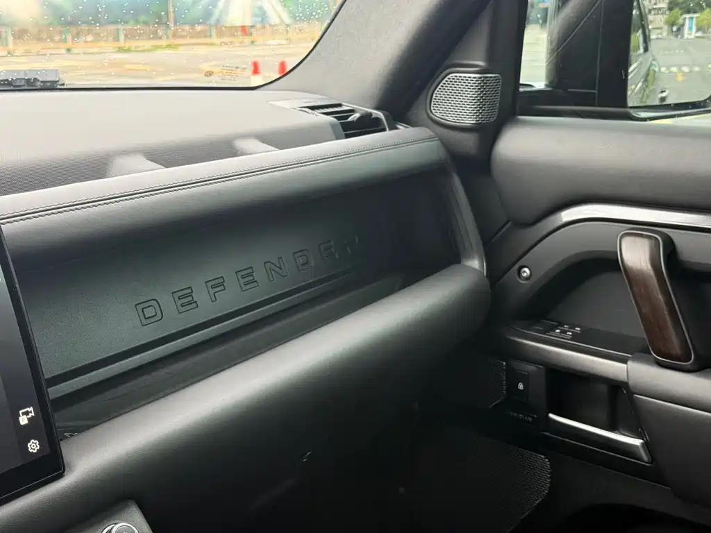 Land Rover Defender 2022 — фото 14