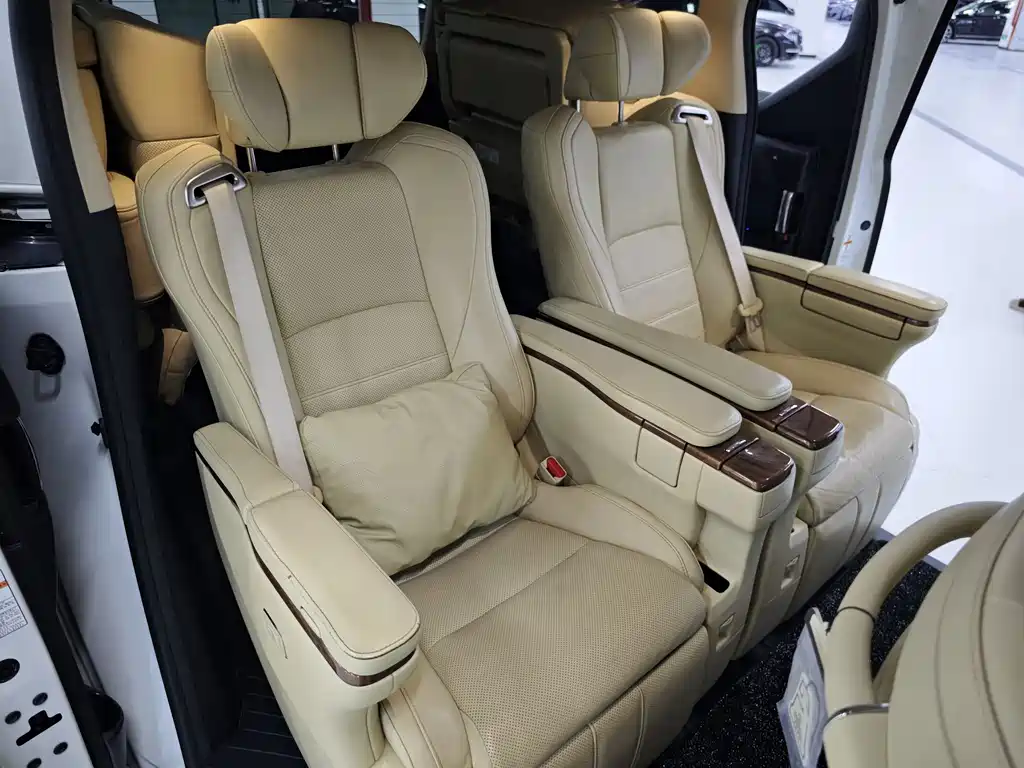 Toyota Alphard 2015 — фото 16