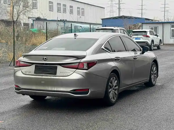 Lexus ES 2022