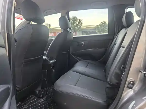 Nissan Livina 2010