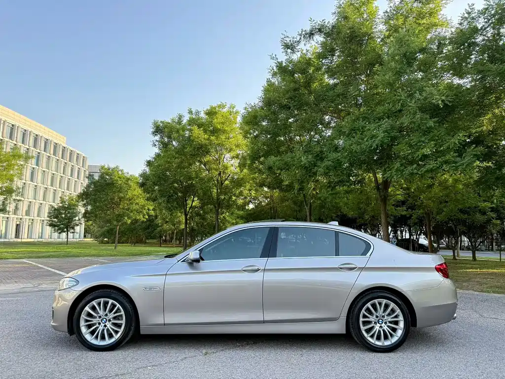 BMW 5 Series 2016 — фото 3