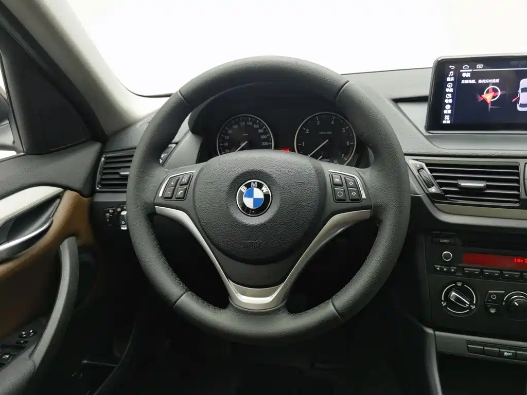BMW X1 2015 — фото 11