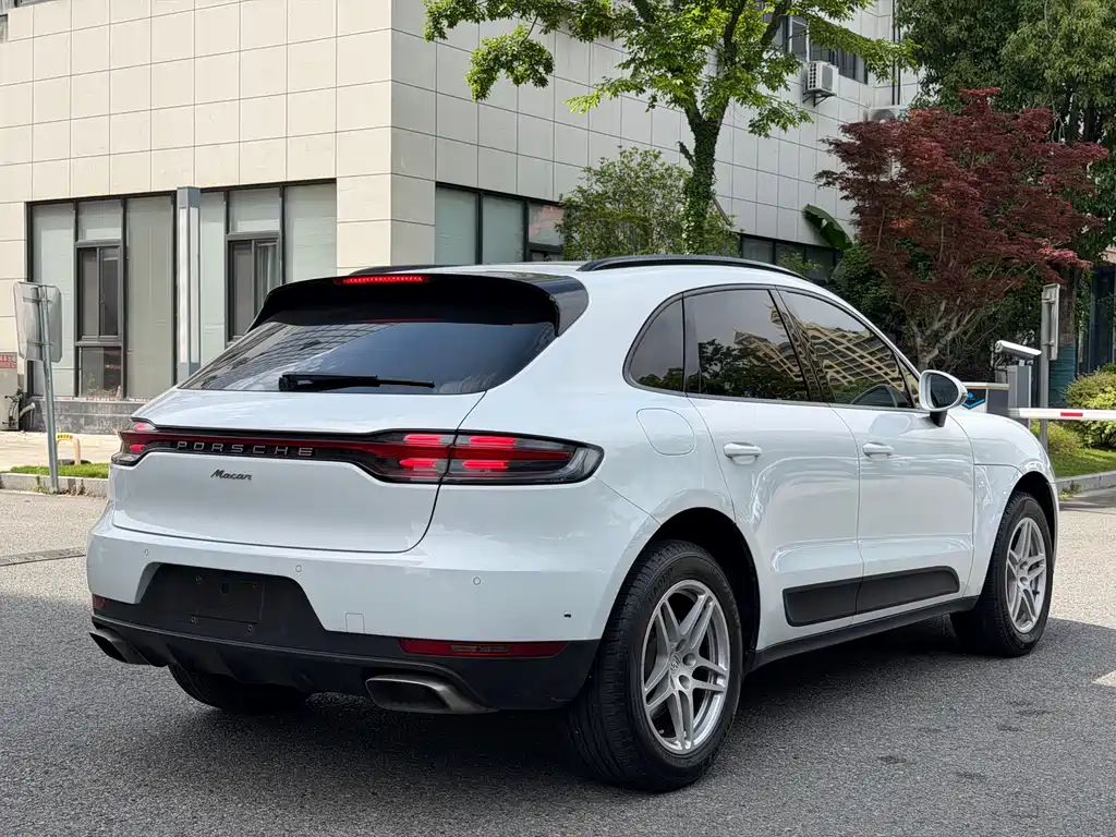 Porsche Macan 2021 — фото 16