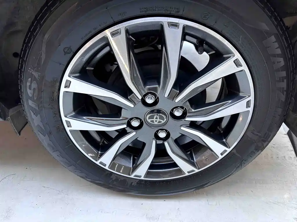 Toyota Yaris L 2022 — фото 19
