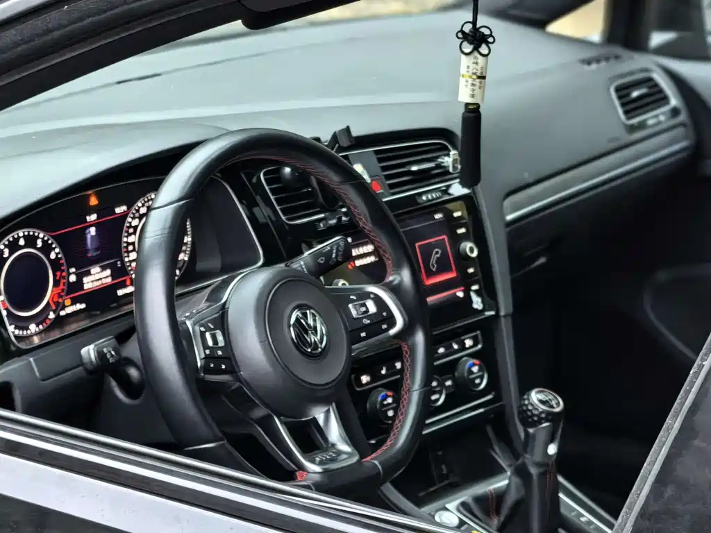 Volkswagen Golf GTI 2018 — фото 9