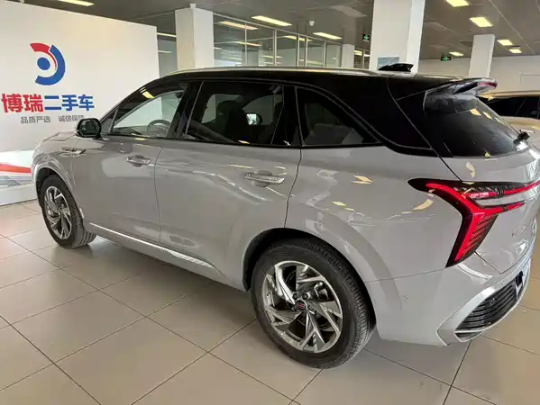 Hongqi HS3 2023