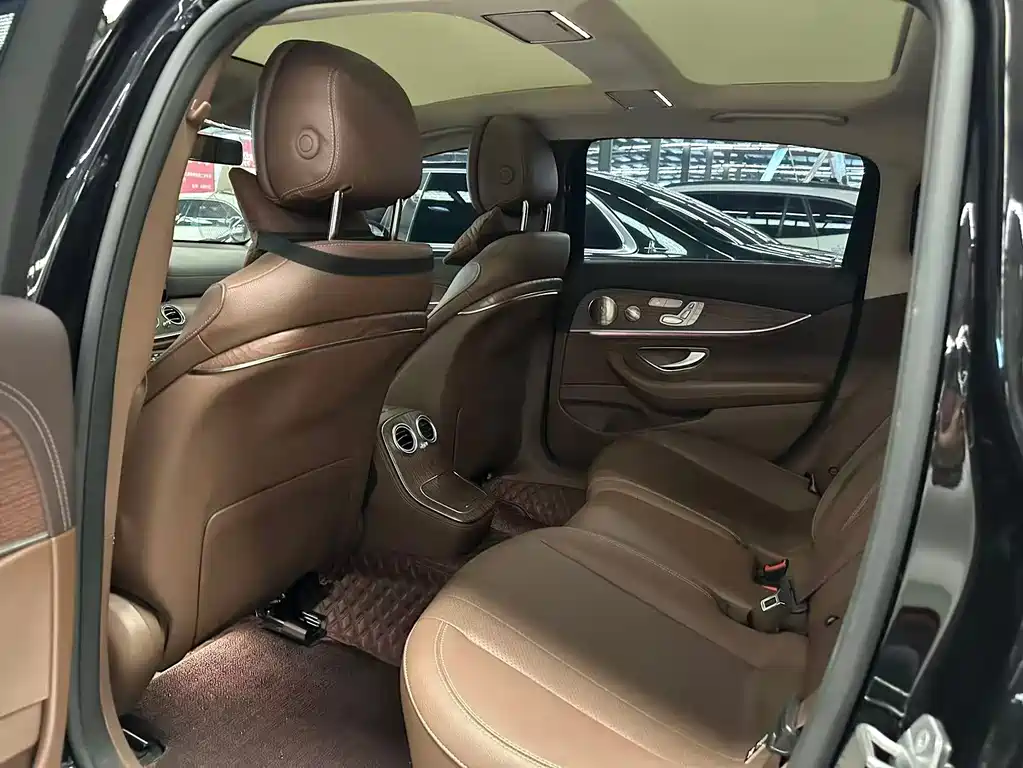 Mercedes-Benz E-Class 2022 — фото 6