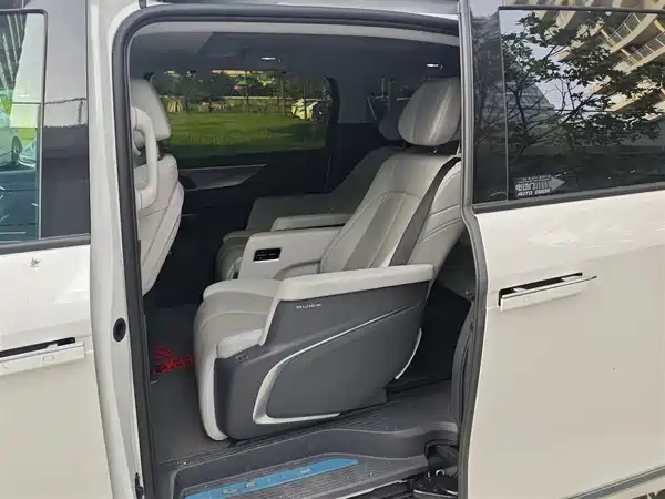 Buick GL8 2025