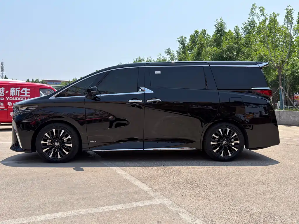 Toyota Alphard 2024 — фото 3