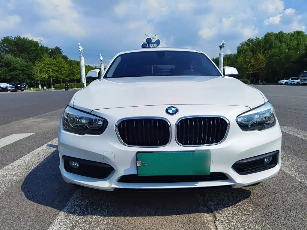 BMW 1 Series 2017 — фото 11