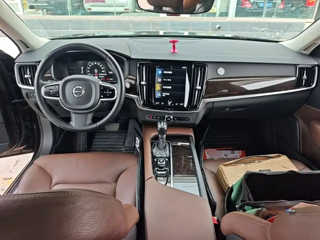 Volvo S90 2018 — фото 10