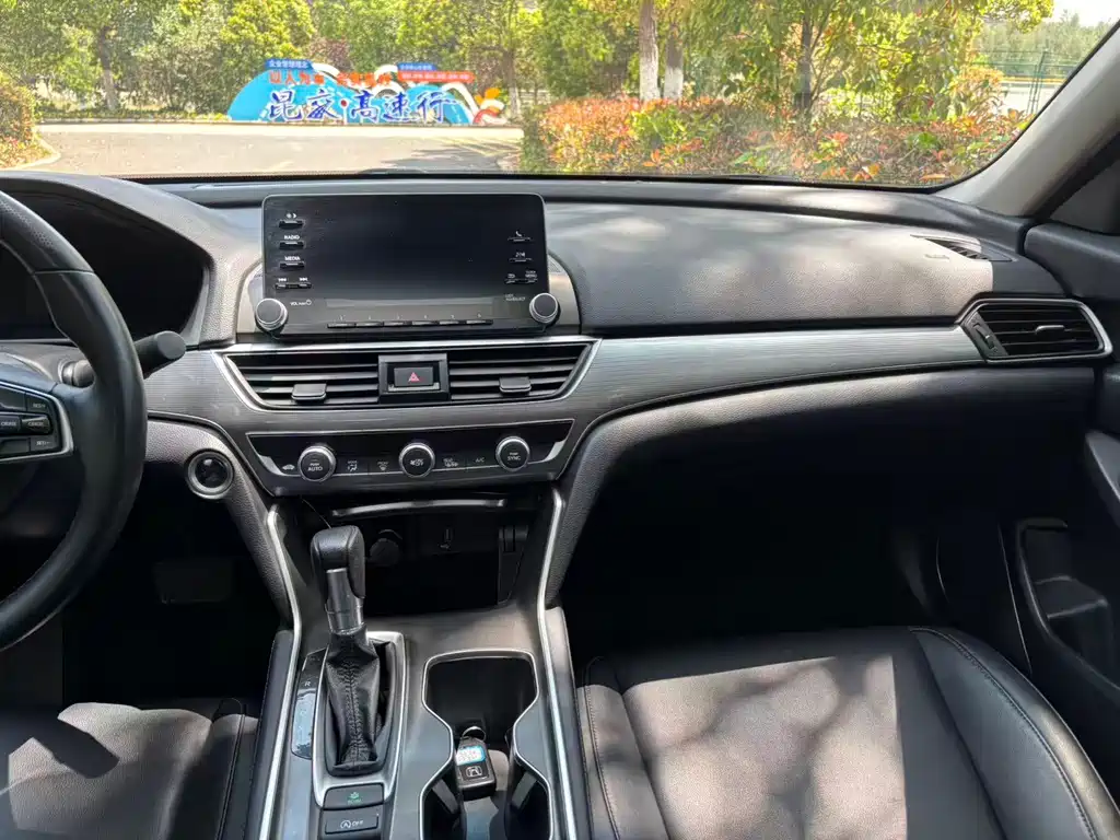 Honda Accord 2019 — фото 11