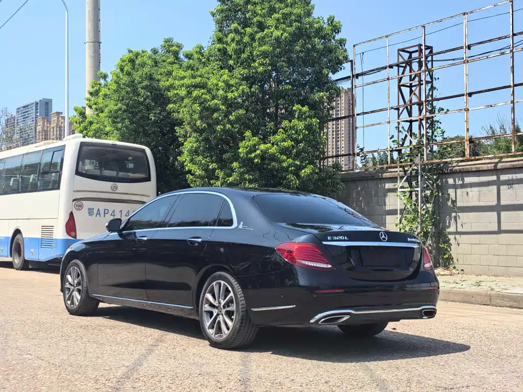 Mercedes-Benz E-Class 2019 — фото 9