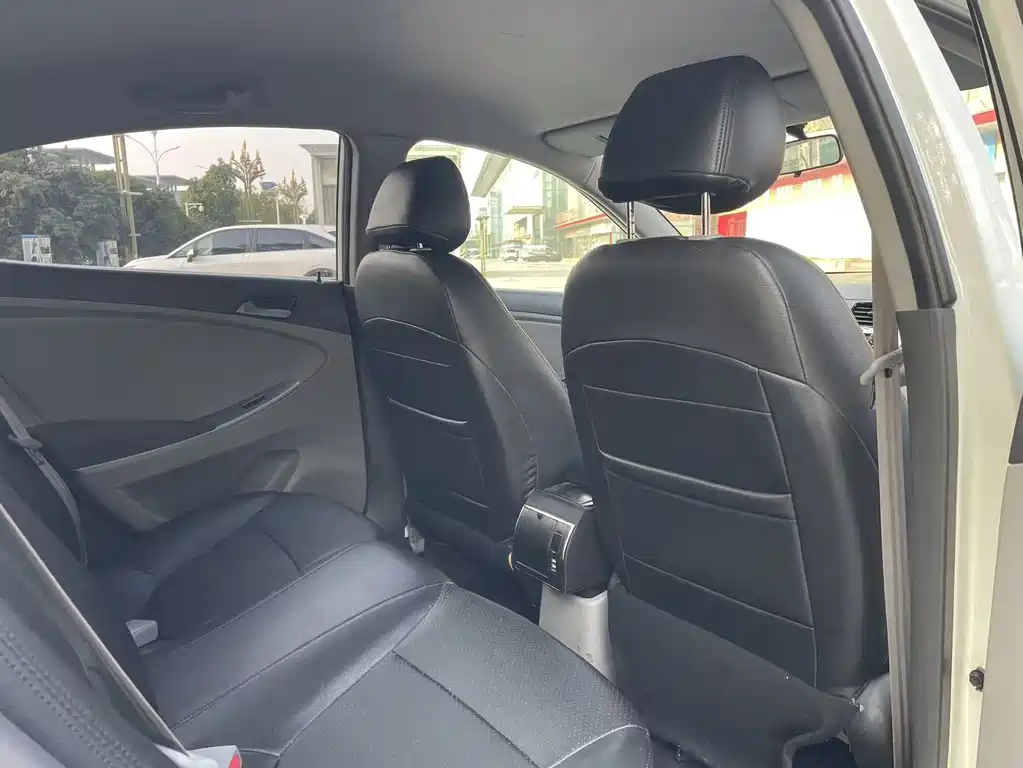 Hyundai Verna 2015 — фото 14