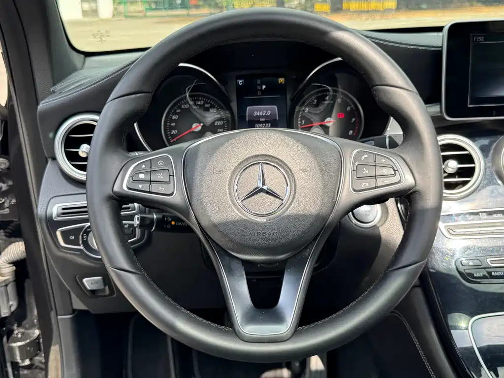 Mercedes-Benz GLC 2017 — фото 12