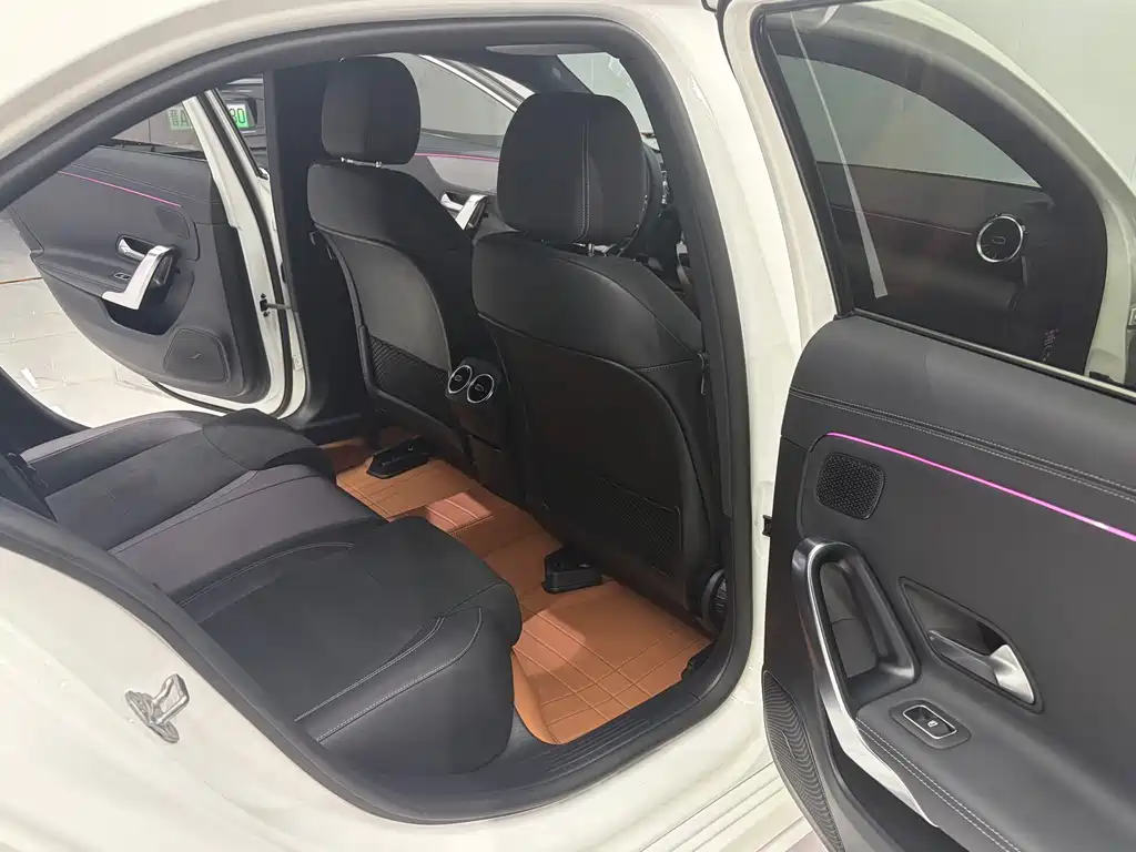 Mercedes-Benz A-Class 2019 — фото 14