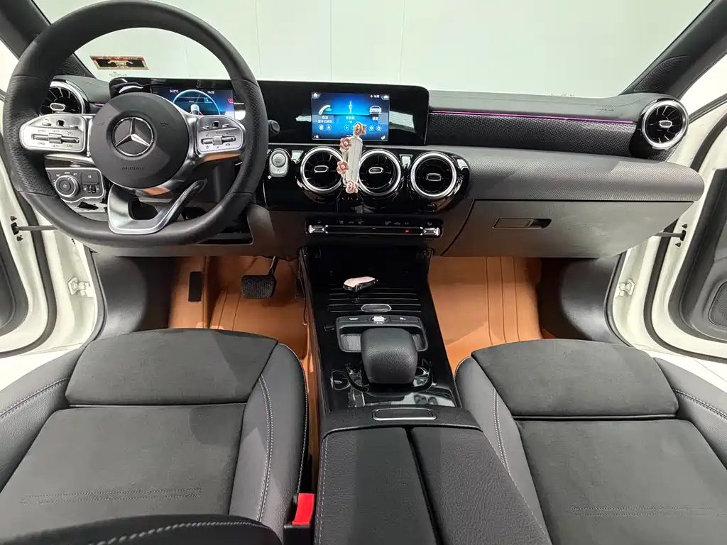 Mercedes-Benz A-Class 2019 — фото 12