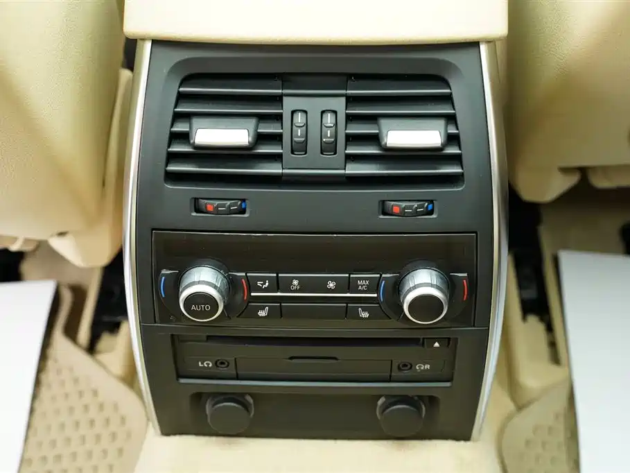BMW 5 Series GT 2015 — фото 14