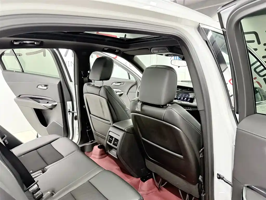 Cadillac XT4 2021 — фото 15