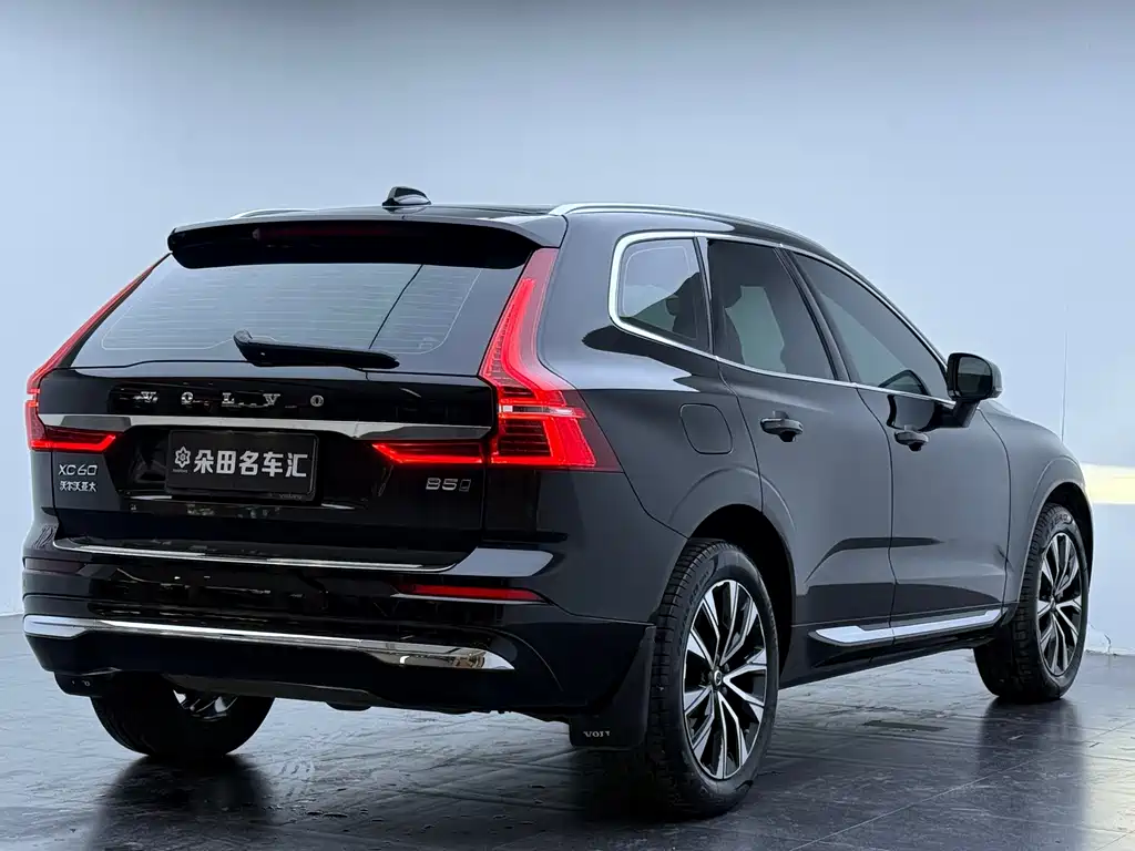 Volvo XC60 2023 — фото 7