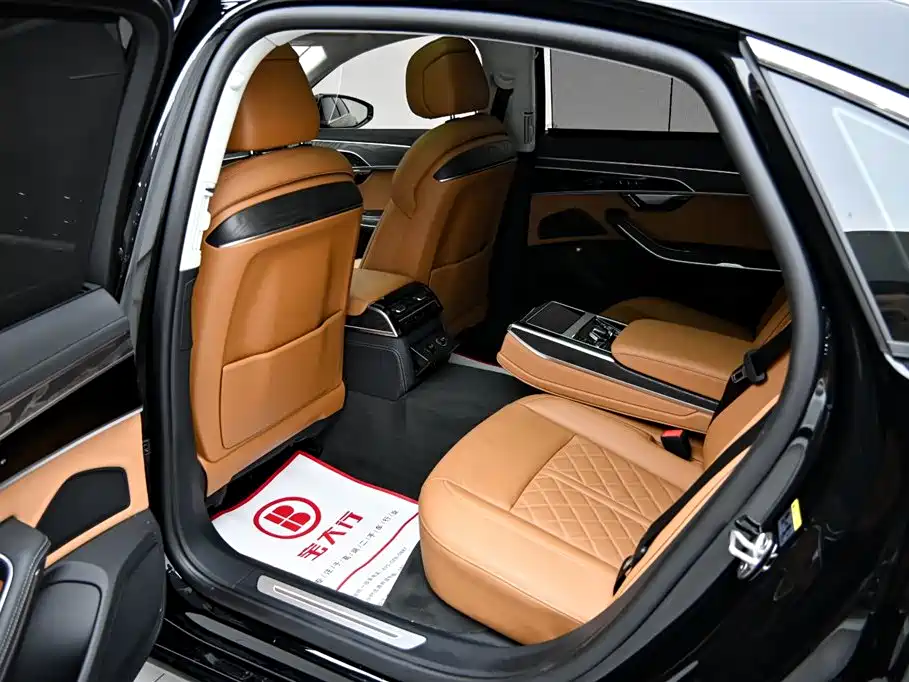 Audi A8 2023 — фото 13