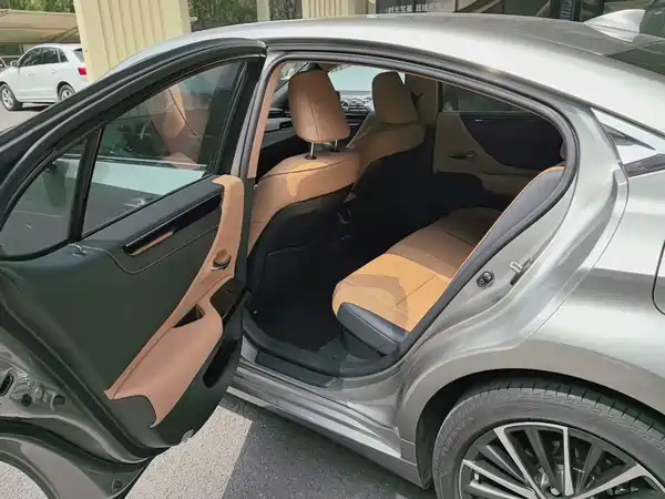Lexus ES 2024