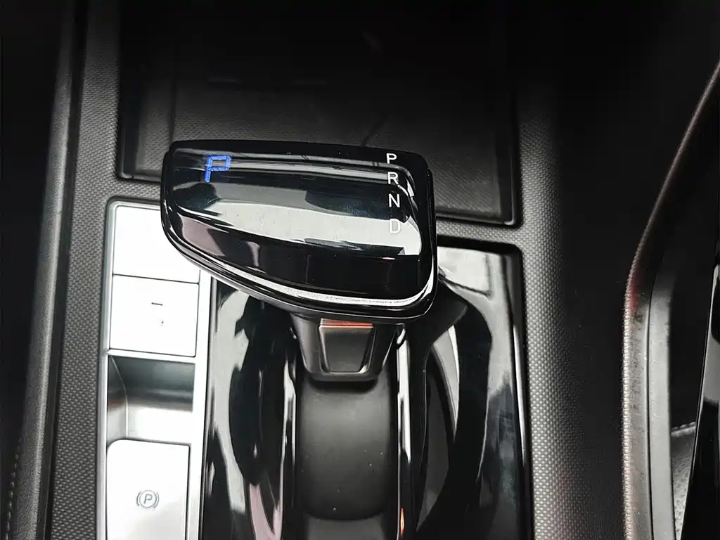 Hyundai Elantra 2023 — фото 23