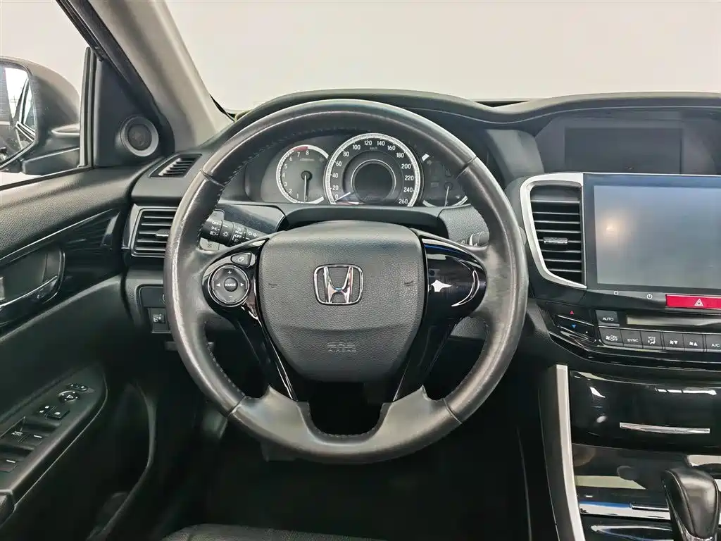 Honda Accord 2016 — фото 11