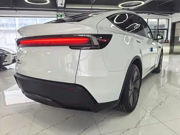 Tesla Model Y 2026