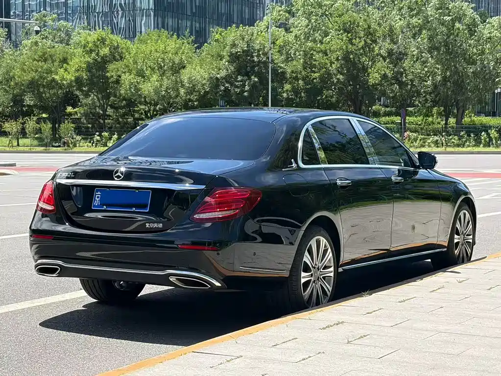 Mercedes-Benz E-Class 2016 — фото 18