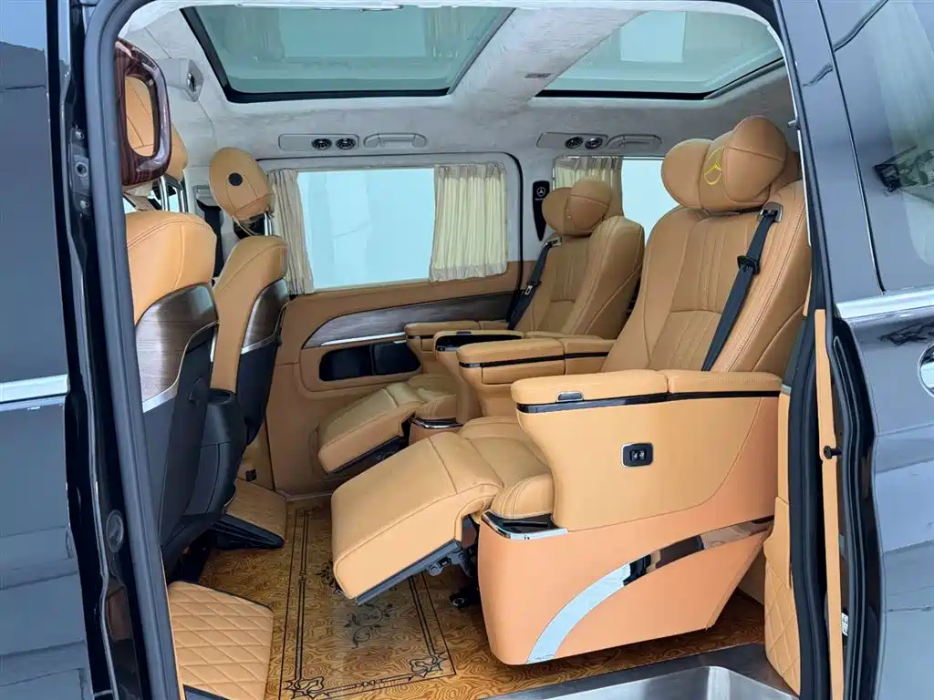 Mercedes-Benz V-Class 2021 — фото 18
