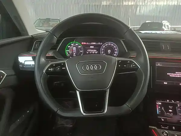 Audi e-tron 2022