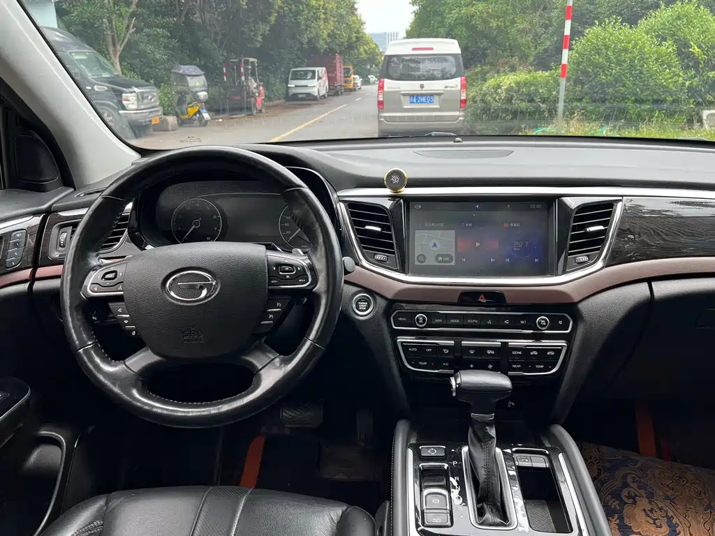 GAC Motor Trumpchi GS8 2017 — фото 12
